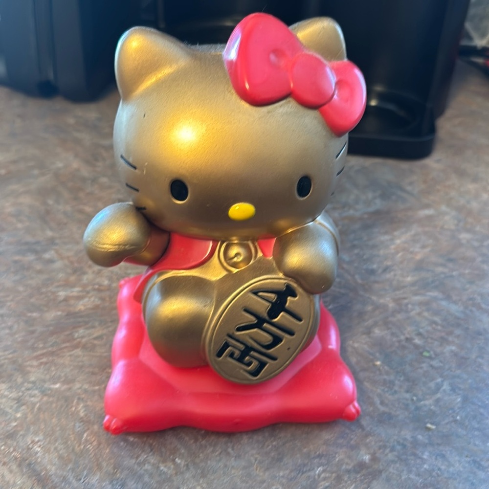 Hello Kitty Chinese new year plastic bank 2005 anime
